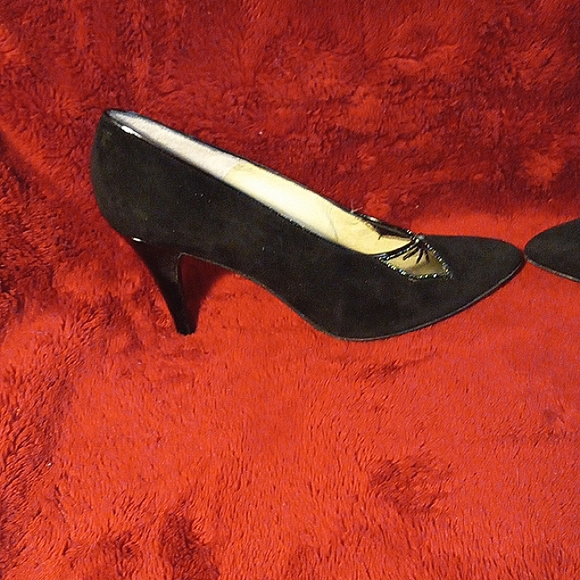 Rossimoda black suede evening shoe with a butterfly on the toe. Made in Italy. - Picture 4 of 8